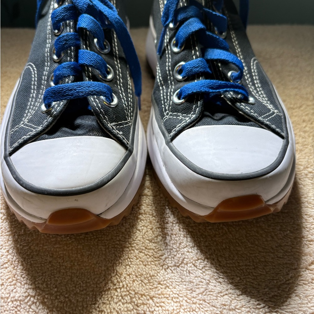 Women Chuck Taylor Sneaker - Picture 4 of 9